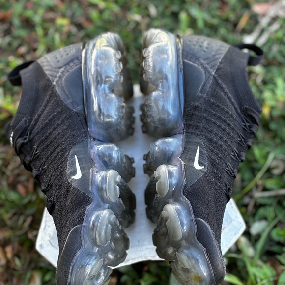 Wmns Air VaporMax Flyknit 2 ‘Black White’ 942843-001 sze 7.5 - Picture 4 of 8